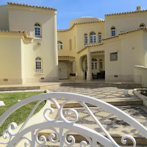 https://villa-moments-guest-house.hotelaalgarve.com